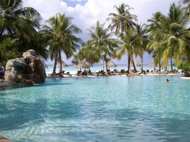 Sun Island Pool